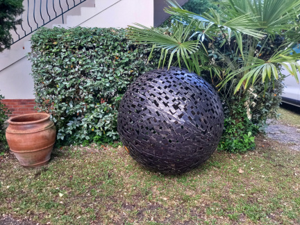 Lune de jardin : sphère 130cm de diamètre: 2200€